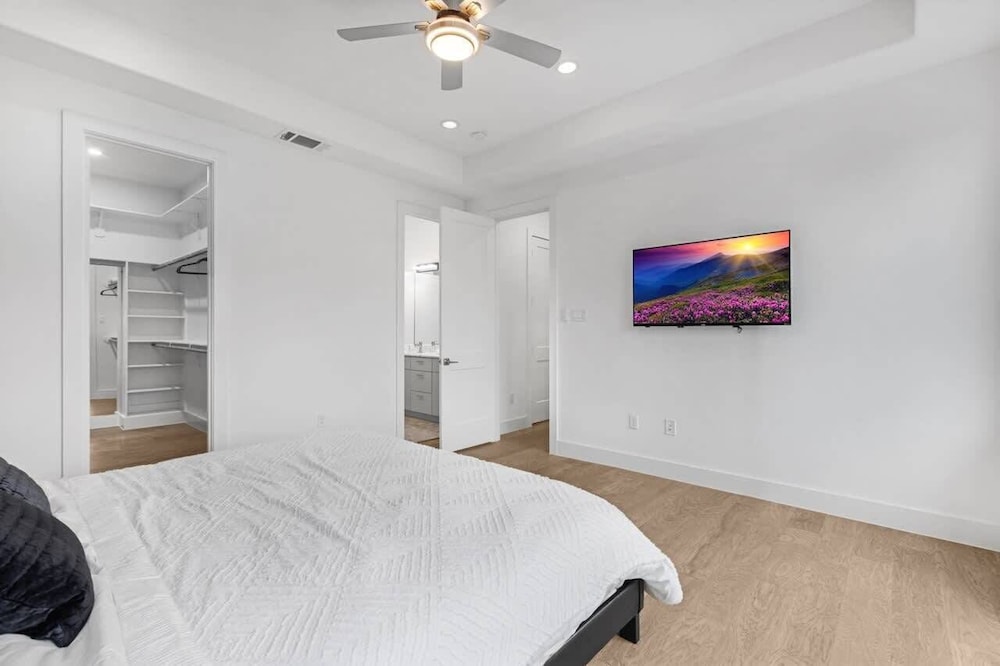 Houston 6 Bedroom Home