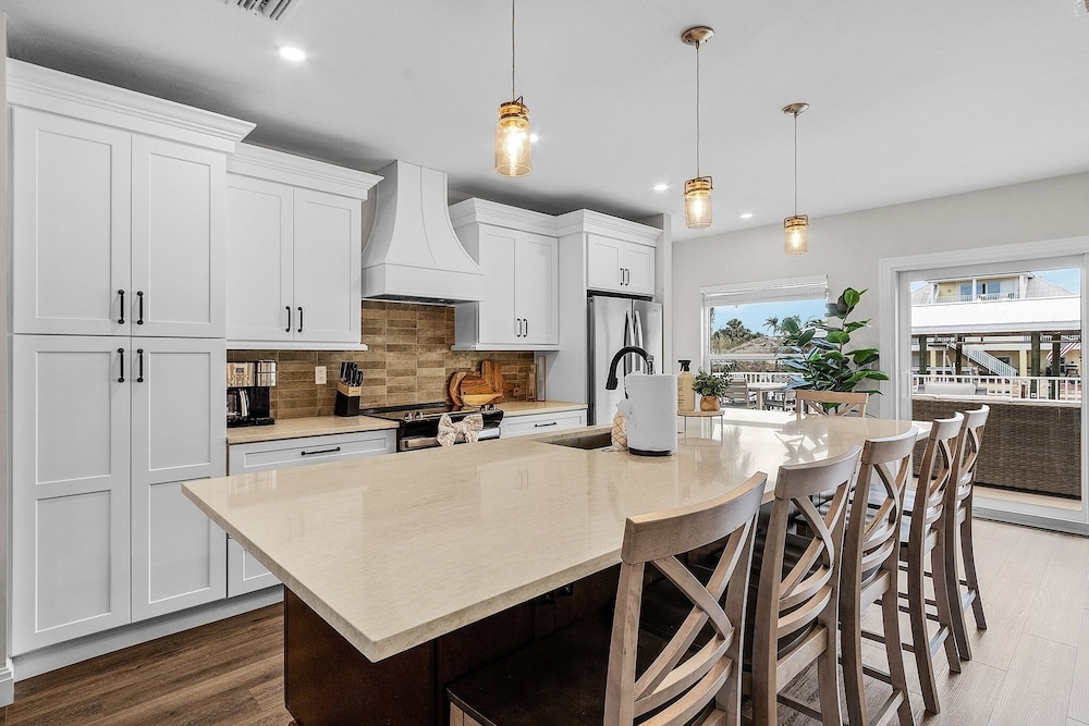 218 Oasis On Ohio: Stunning Pool Home W/ Dock Access! 3 Bedroom Home