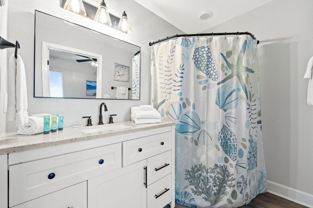 Tidewater by Book That Condo