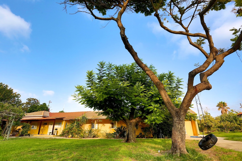 Kibbutz Kfar Masaryk Country Lodging