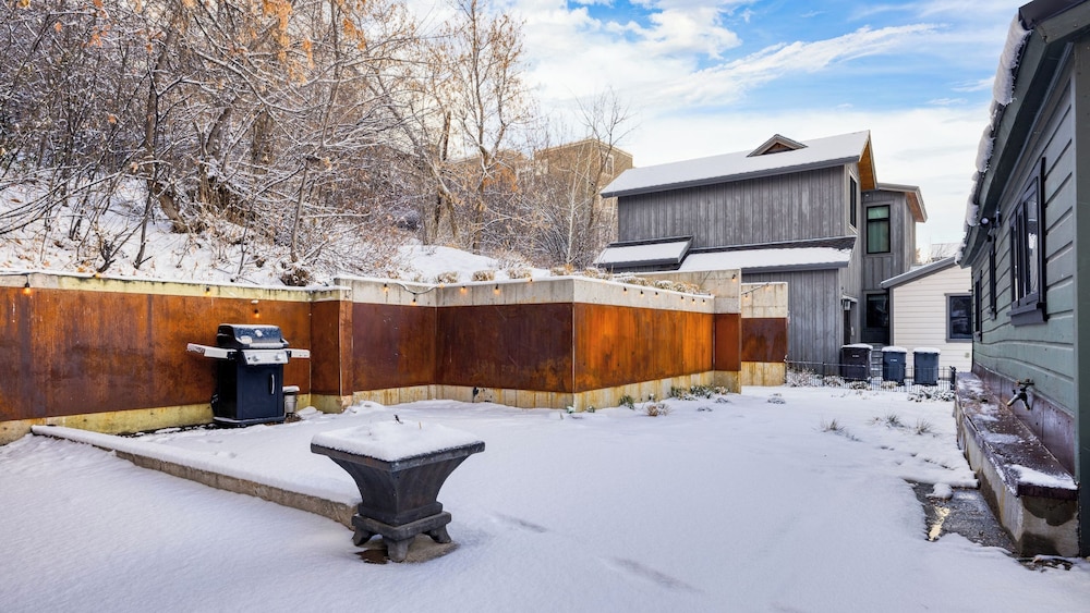 Walk to Park City Mountain Ski Resort & Main St The Safe House by Avantstay