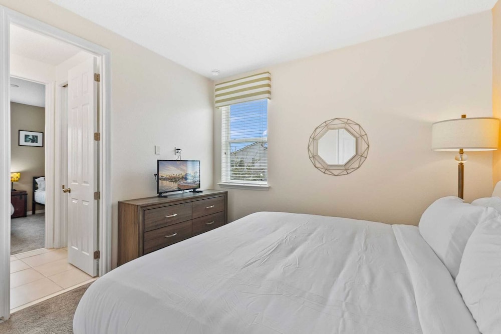 Minutes to Disney Parks + Universal Sleeps 21 w/ Pool, Hot Tub, Game Room