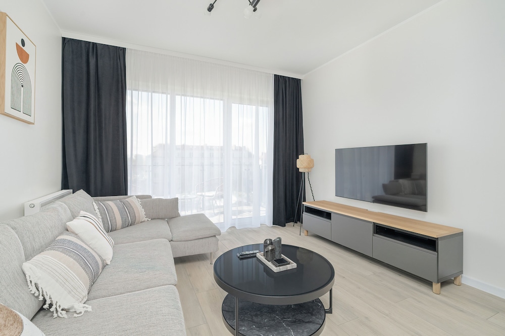 Apartment With 3 Bedrooms by Renters