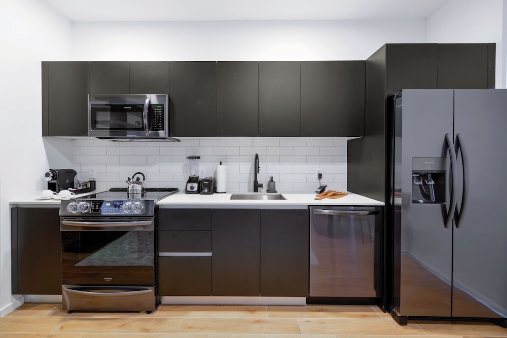 Luxury Studio Near from Bayfront Park