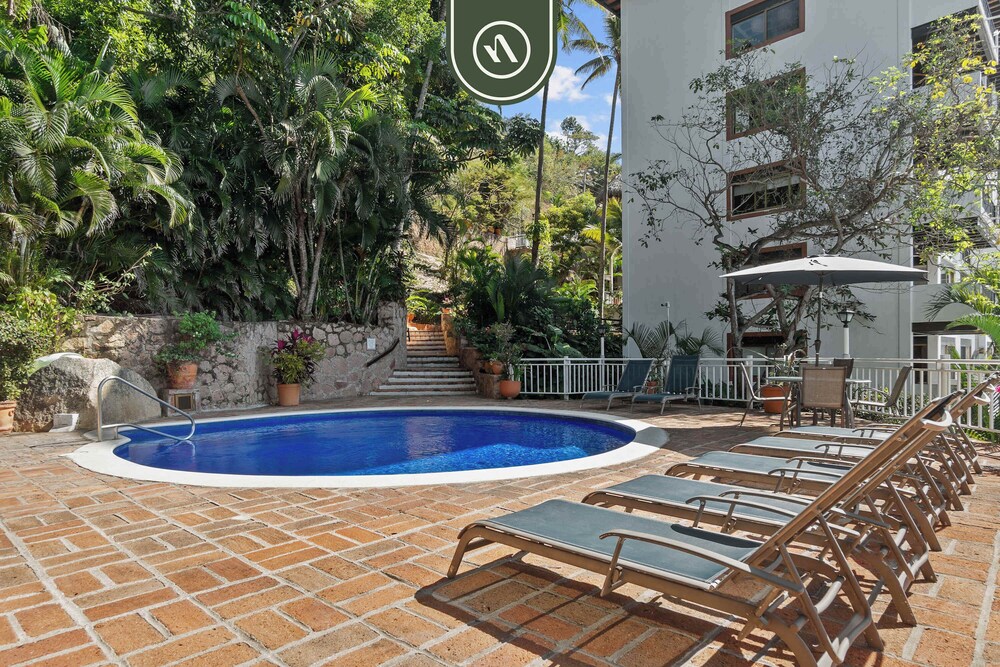 Oceanfront 2 BR Condo With Spectacular View - Pool