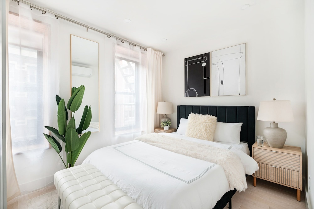 48-4fe 2BR Prime Midtown West