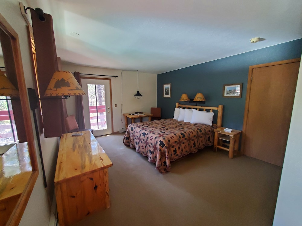 Swiftcurrent Lodge and Cottages by the River - Property Image 34