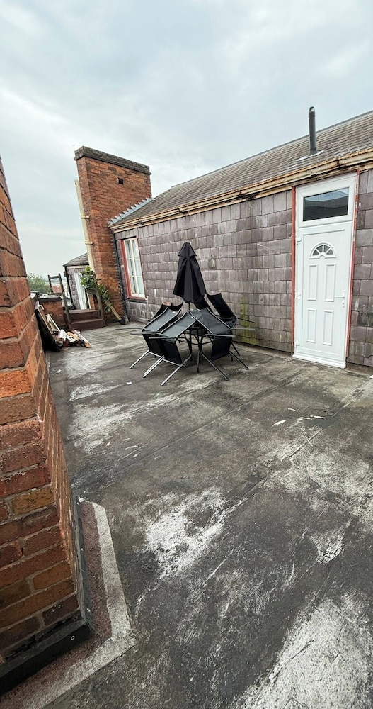 2 Bed - Sleeps 6 - Private Balcony - City Centre