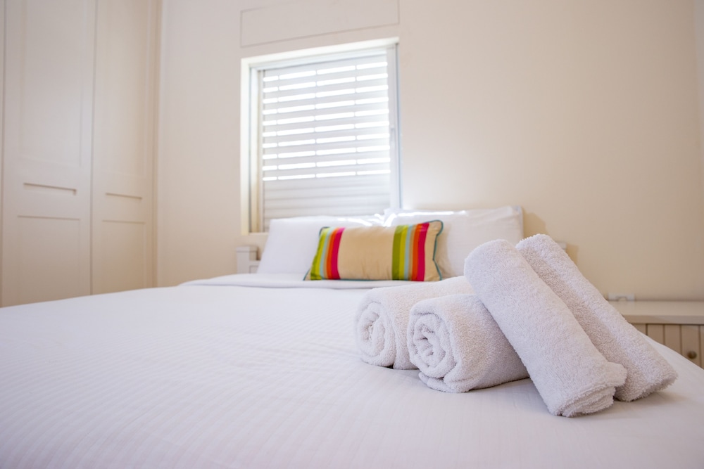 Modern & Stylish 3BR Apt With Balcony view 3