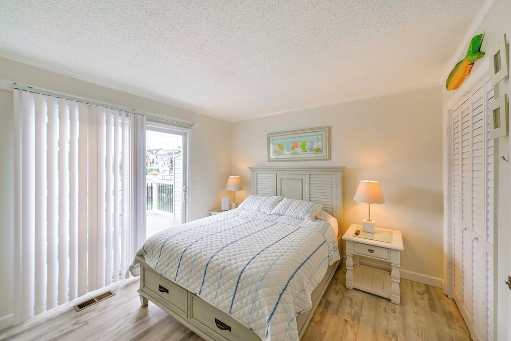 Steps to Rehoboth Bay Marina! Condo w/ Pool Access