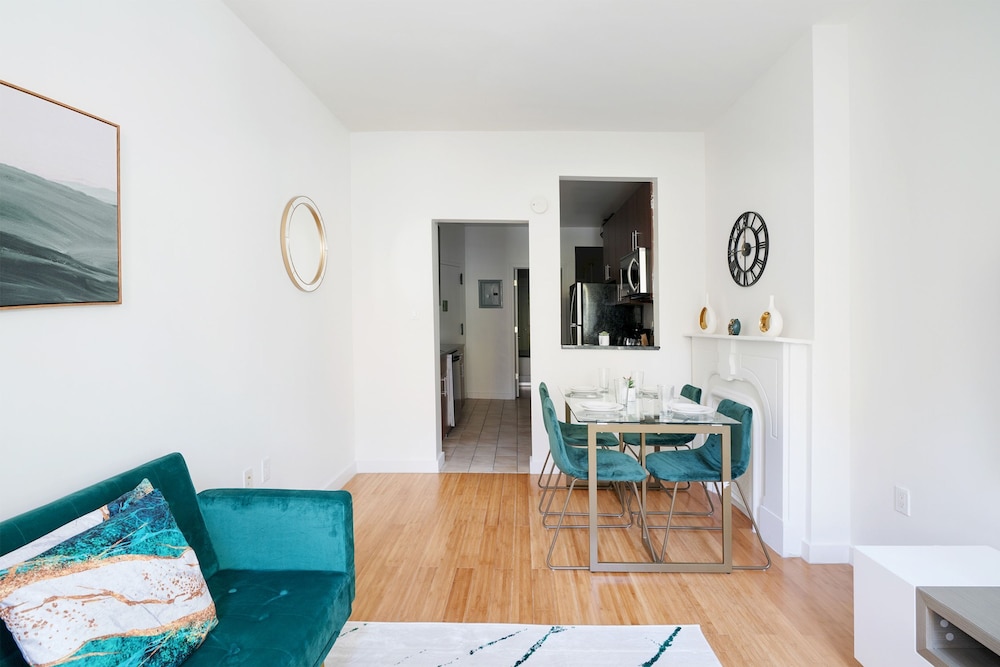 Contemporary 1 Bedroom Apartment in NYC
