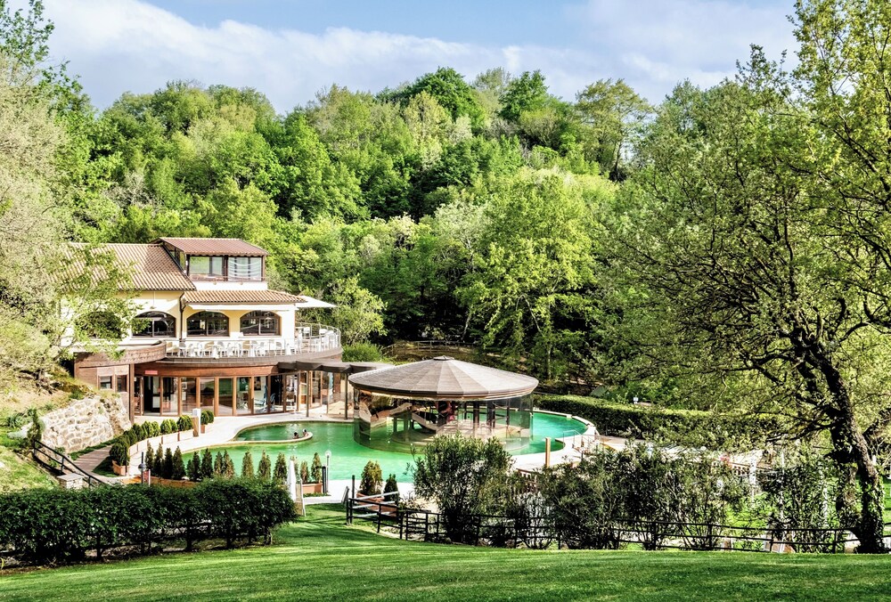 Residence with thermal pools in Sorano view 5