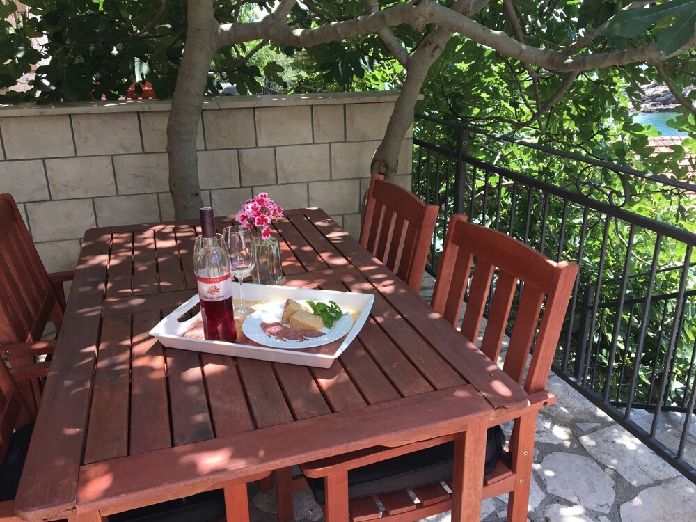 Studio Apartment With Terrace and sea View,30m Distant From the Beach! view 2