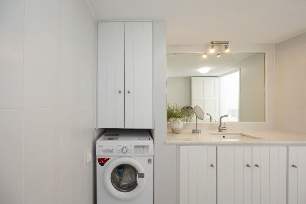 B4 Cycladic Home for 6 by the Beach
