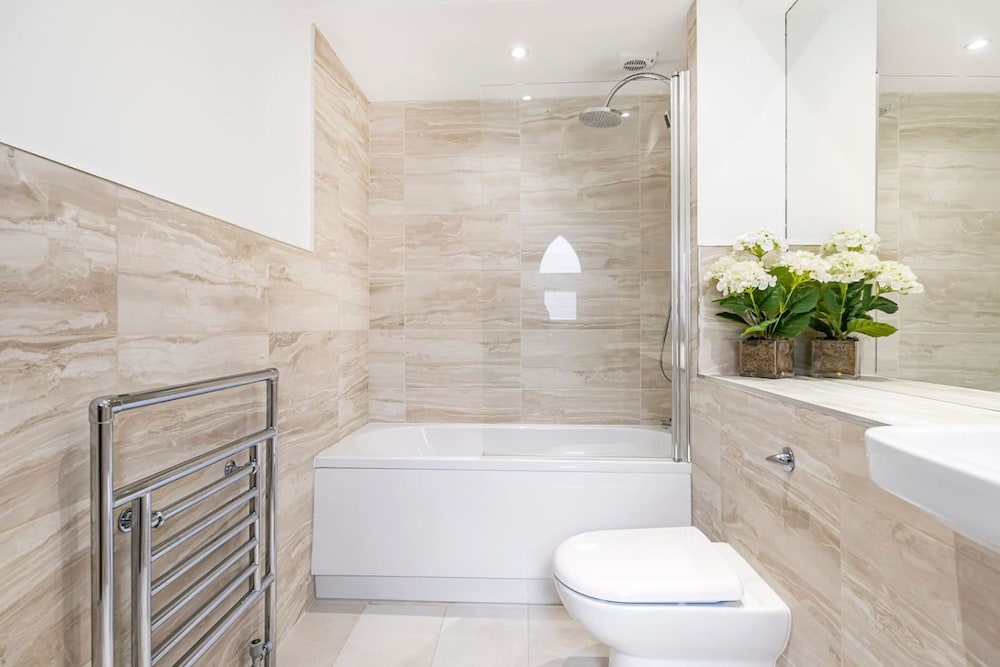 4-bed House Next To Harrods Pont Street Mews
