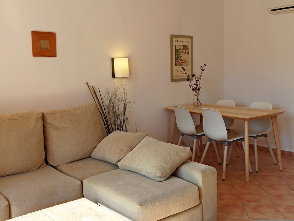 Burgit in Santa y With 2 Bedrooms and 1 Bathrooms view 5