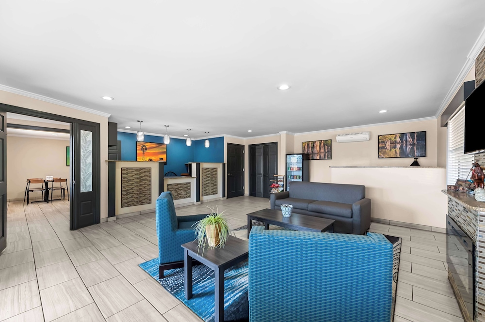 Best Western Delhi Inn