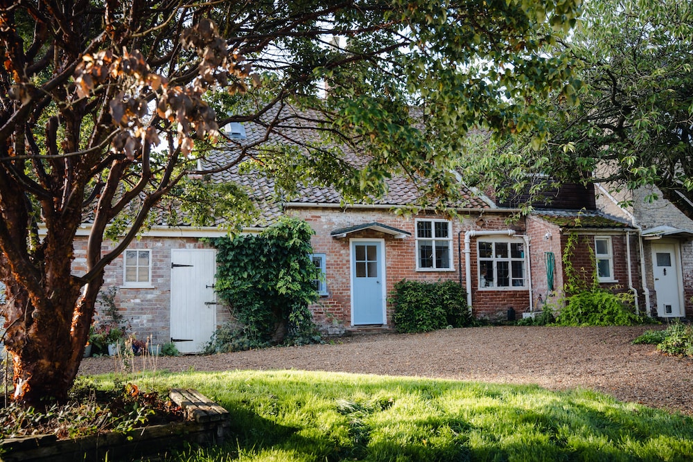 HOVELL HALL  Country B&B view 3