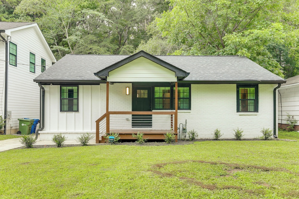 5 Mi to Dtwn Atlanta: Family Home w/ Fenced Yard