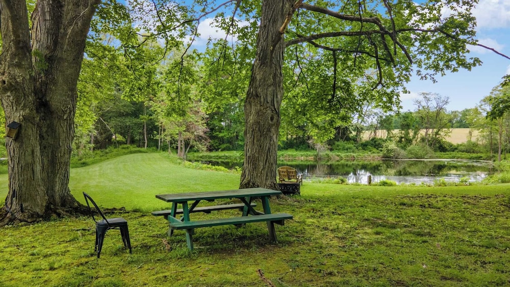 Pondfront Gem Minutes From Hudsons Best Shops & Cafes The Stillwater House