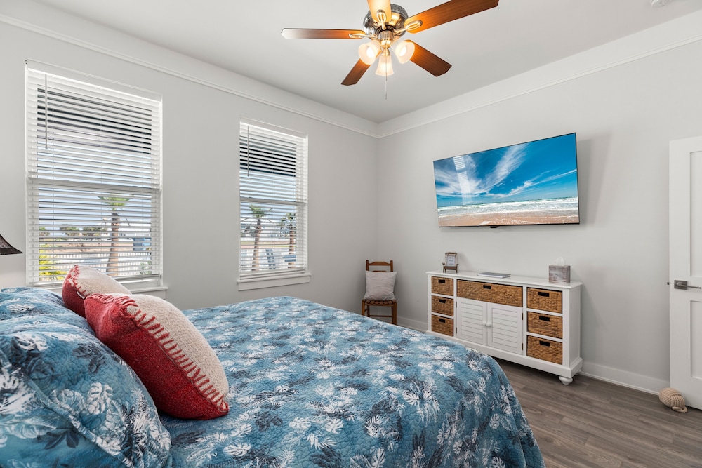 Sea Pointer Inn - Private Beach House With Pool 3 Bedroom Home by RedAwning view 3