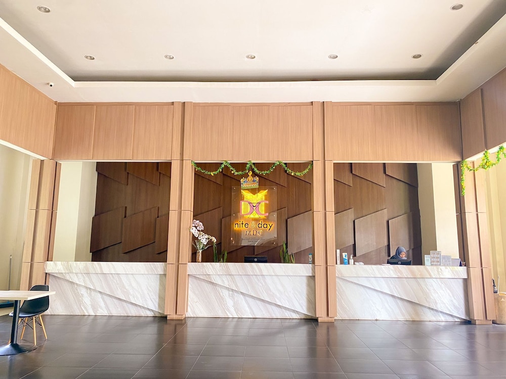 Lobby & Reception