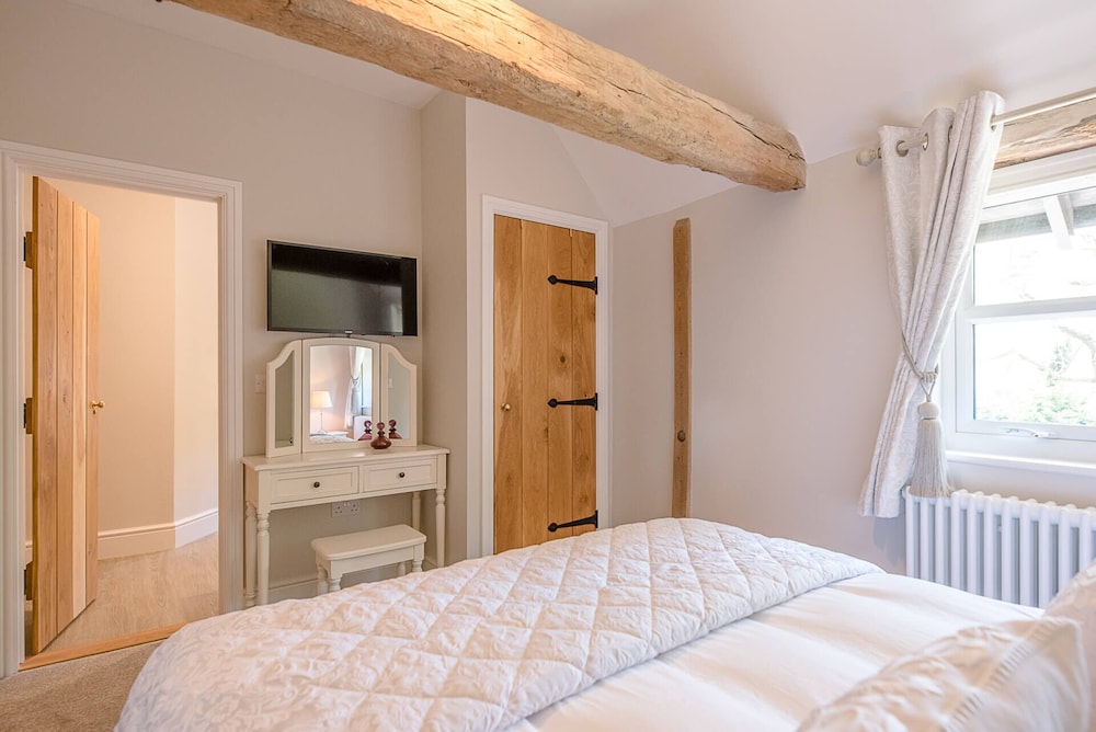 Chapel Cottage, Pond Hall Farm, Hadleigh view 2