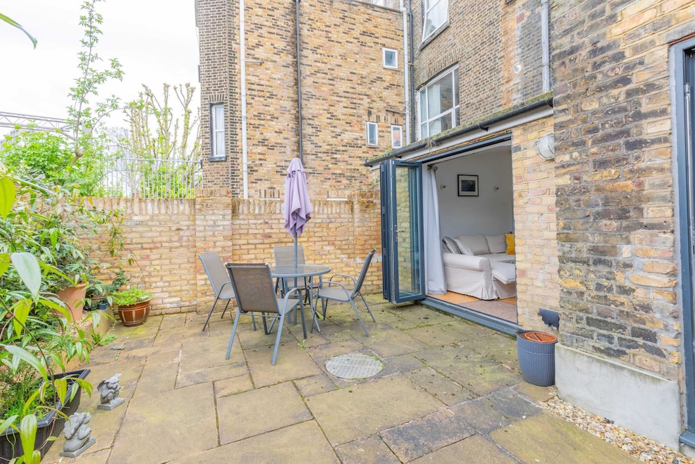 Homely 2BD Flat W/private Patio Near Maida Vale!