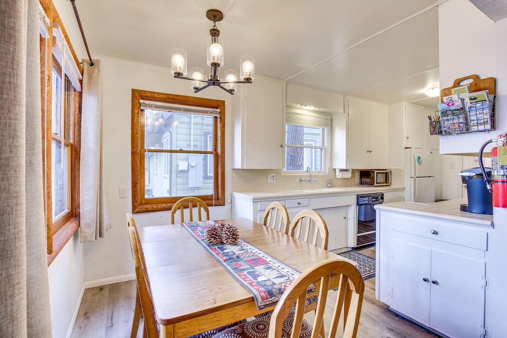 Big Bear Lake Cabin Rental < 2 Mi to Snow Summit! view 5