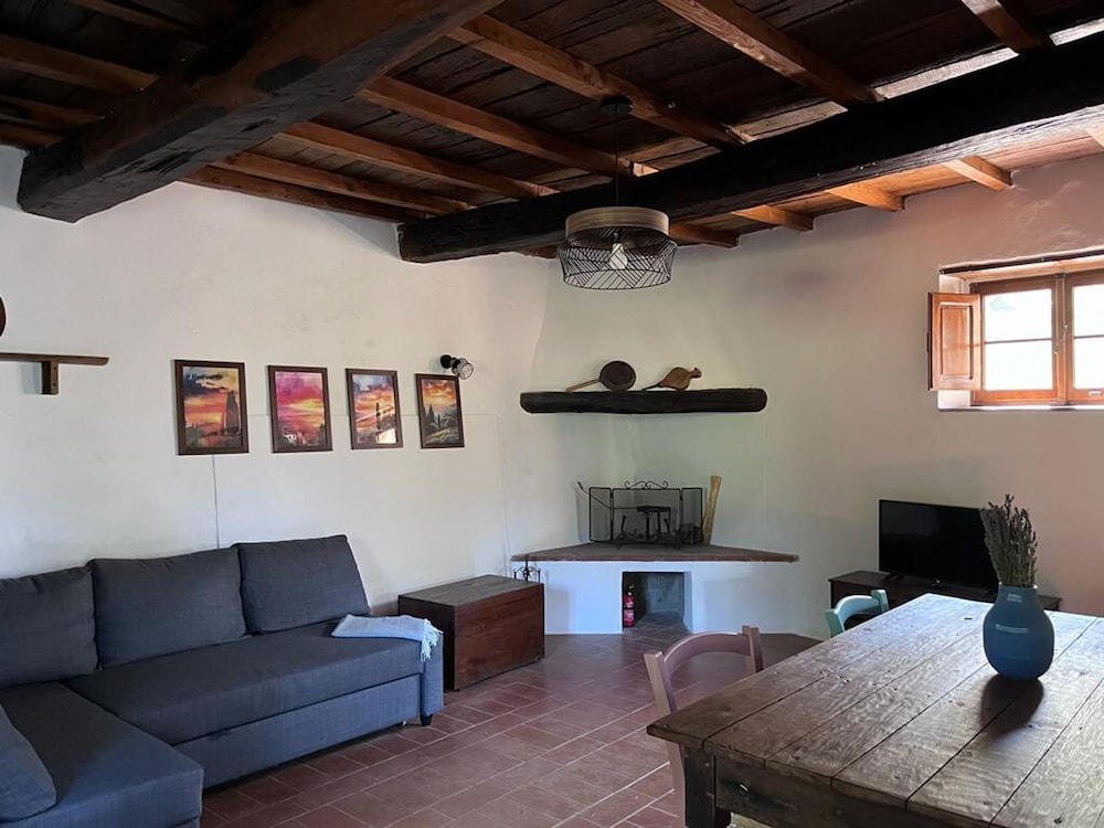 Casale Rustico con Piscina Privata e Ampio Parco