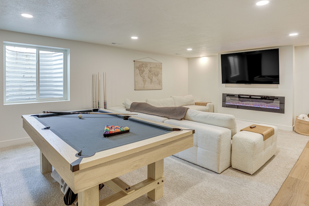 Pool Table & Putting Green! Scenic Ogden Escape