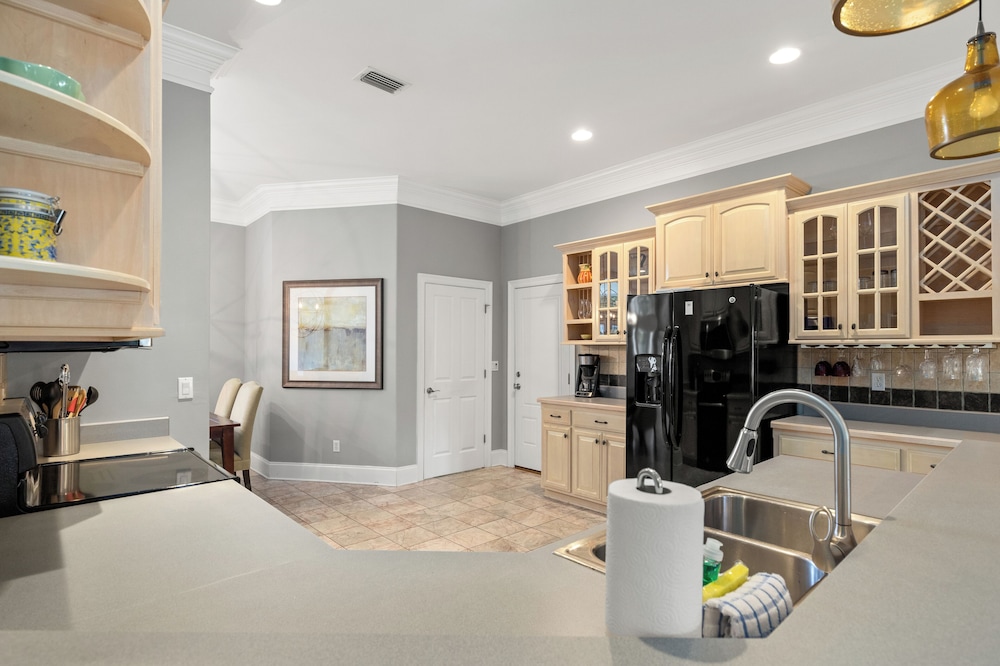 Sugar Sand Retreat 3-bed, 2-bath Beach Getaway With Private Pool, Sleeps 8!