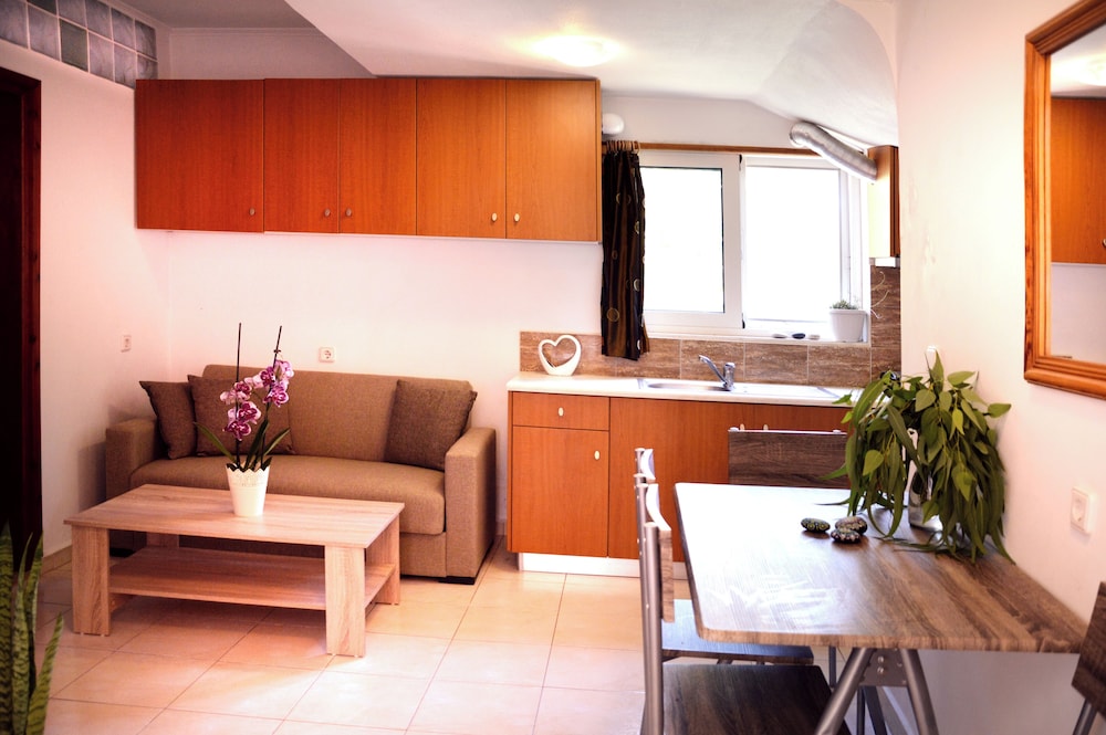 Sky-Line Apartments