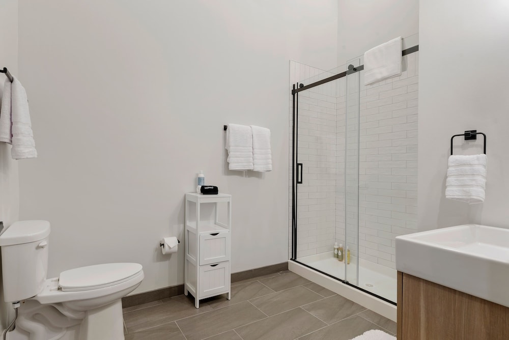 Two Units Seamless Stay Downtown Convenience