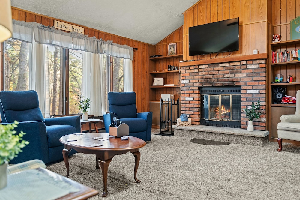 Mohegan by Avantstay Private Dock Firepit Community Pool Beach