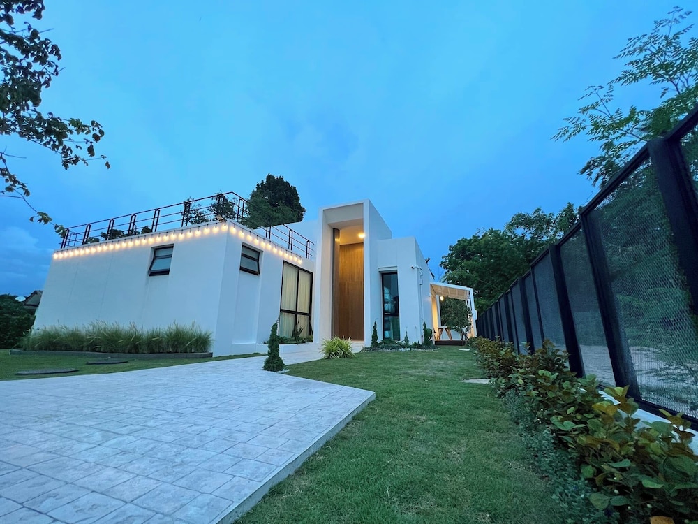 168 Garden Pool Villa