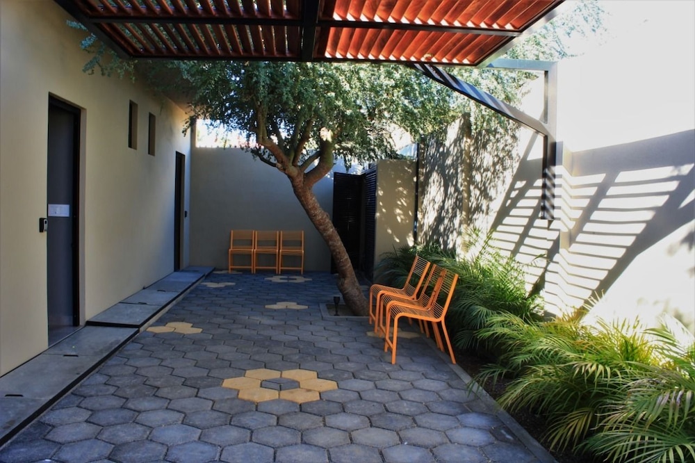 Hotel AR Luxury Suites - Image 1