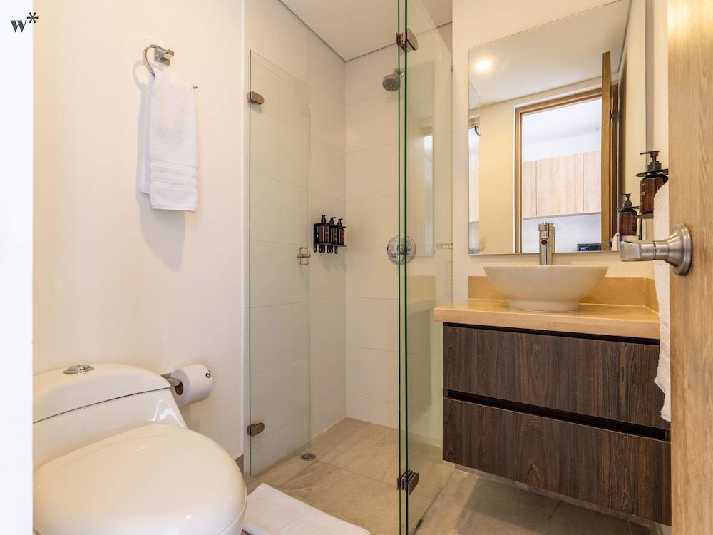w Lovely 2BR in the Heart of Santa Barbara