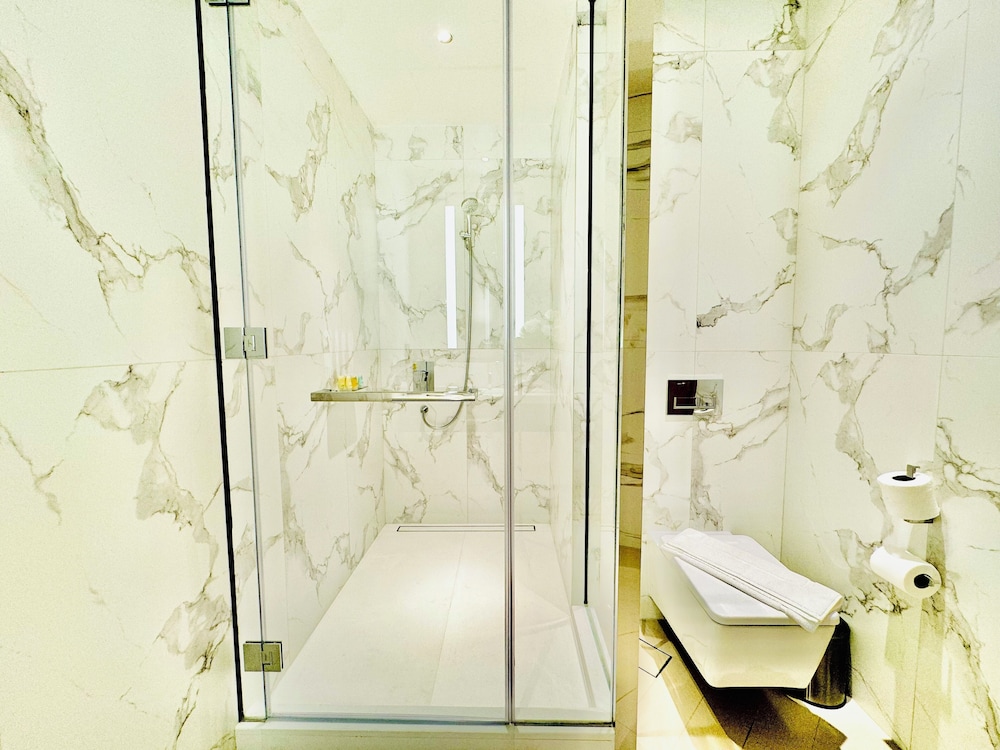 Venduras -Majestic Luxe 2BR Address Opera