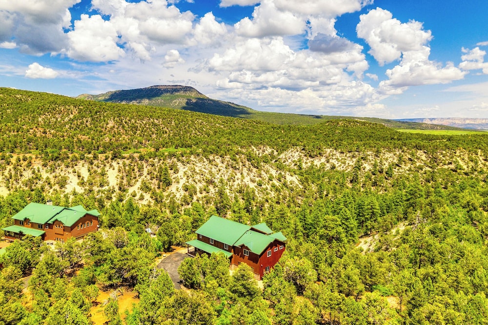 Hot Tub, Game Room: Mtn-view Cabin 9 Mi to Zion