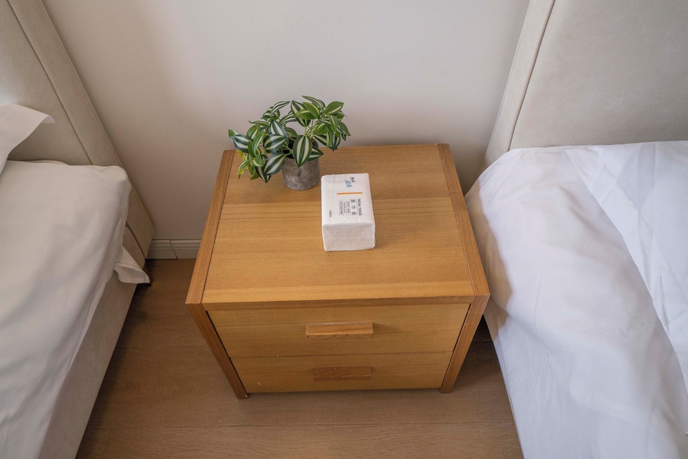 Book and Bed-Lujiabang
