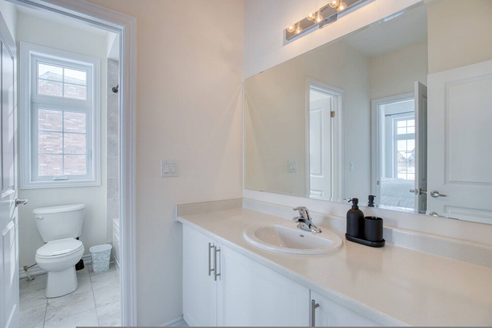 Spacious Brand New 4-bed Retreat in Quinte West