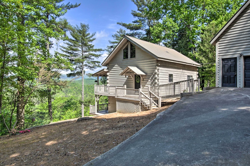 Treetop Hideout w/ Long-range Mountain Views! view 4
