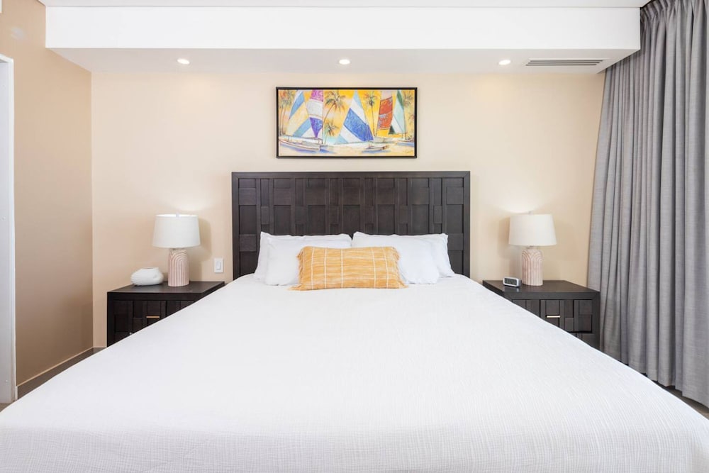 Beachy Condo - 2BR 2B