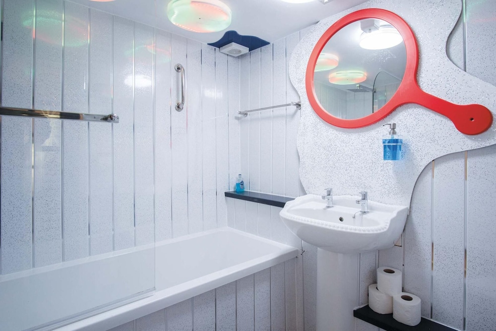 Clouds - 1 Bedroom Holiday Home - Milford Haven