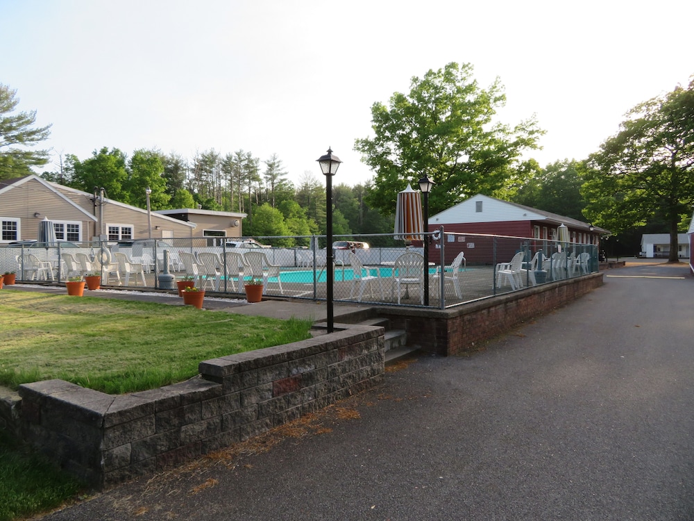 Red Ranch Motel