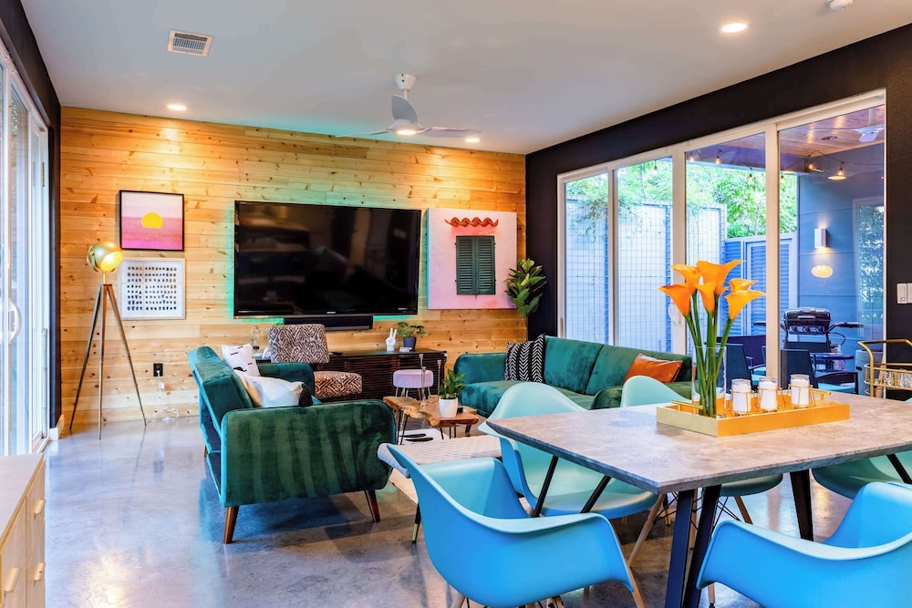 Modern ATX Mansion Walk to 6th Street