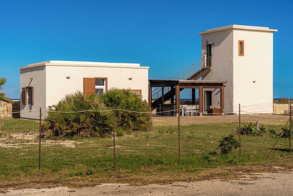 Casa Faro del Plemmiro con Jacuzzi by Wonderful Italy