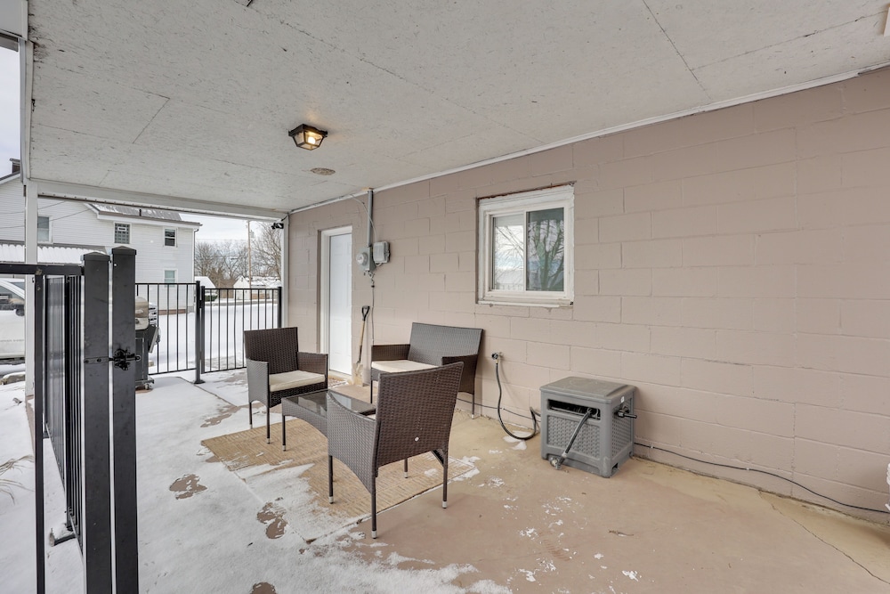 3 Mi to Dtwn & Ysu: Updated Youngstown Home, photo 6