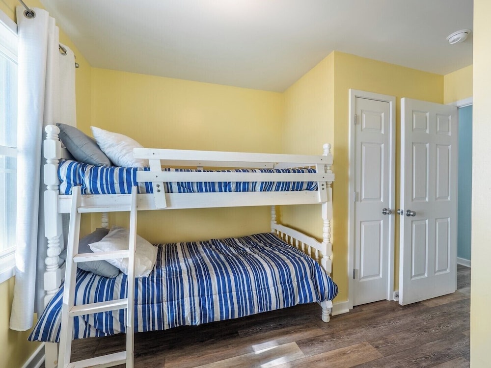 Sunflower Beach House by Topsail Realty